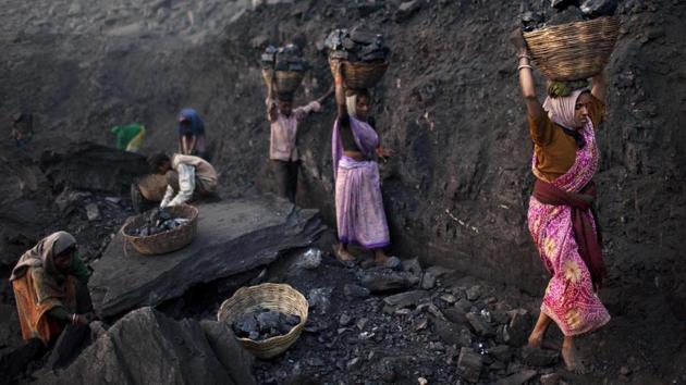The world’s biggest coal users - China, the United States and India have boosted coal mining in 2017. Mining data reviewed by The Associated Press show that production is up by at least 121 million tons or 6 percent for the three countries compared to the same period last year. According to experts, the reasons for this year’s turnaround include policy shifts in China, changes in U.S. energy markets and India’s continued push to provide electricity to more of its poor. (Kevin Frayer/AP) The world’s biggest coal users - China, the United States and India have boosted coal mining in 2017. Mining data reviewed by The Associated Press show that production is up by at least 121 million tons or 6 percent for the three countries compared to the same period last year. According to experts, the reasons for this year’s turnaround include policy shifts in China, changes in U.S. energy markets and India’s continued push to provide electricity to more of its poor. (Kevin Frayer/AP)