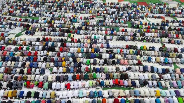 Muslims offering namaz on Eid-Ul-Fitr in Jalandhar. (Pardeep Pandit / Hindustan times )
