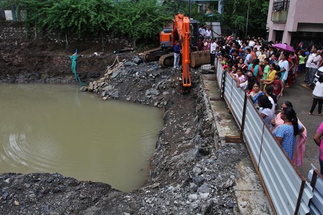 The pit in Thane which the boy fell into.(Praful Gangurde)