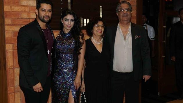 Aftab Shivdasani with wife Nin Dusanj and his family at the party. (Photo: Prodip Guha/HT) 
