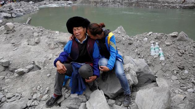 Family members grieve at the site of landslide in Sichuan Province,China. (REUTERS) Family members grieve at the site of landslide in Sichuan Province,China. (REUTERS)
