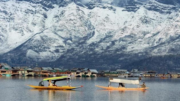 Shikaras float along the Dal lake against the backdrop of snow-covered Zabarwan hills in Srinagar.(PTI File Photo) Shikaras float along the Dal lake against the backdrop of snow-covered Zabarwan hills in Srinagar.(PTI File Photo)