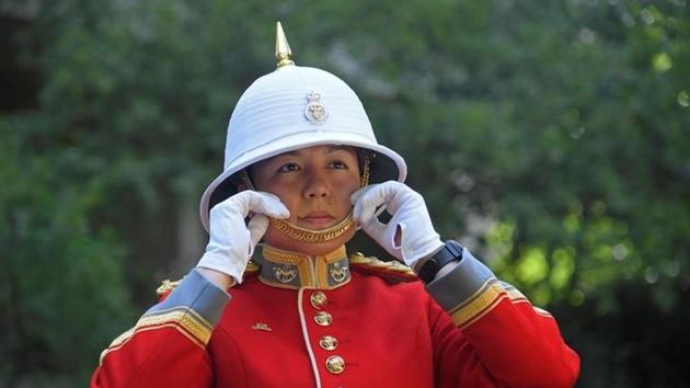 Captain Megan Couto of the 2nd Battalion, Princess Patricia's Canadian Light Infantry, prepares to command the Queen's Guard, during the Changing of the Guard ceremony.(Reuters Photo)
