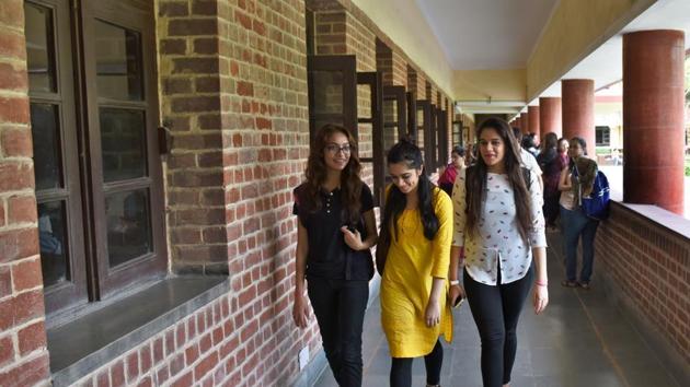 Knowing the basics about your college isn’t all. Every college has its nooks and crannies, its secrets and jugaads. Make sure you spend some time in your own college rather than just the world around it. (Sushil Kumar/HT Photo) Knowing the basics about your college isn’t all. Every college has its nooks and crannies, its secrets and jugaads. Make sure you spend some time in your own college rather than just the world around it. (Sushil Kumar/HT Photo)