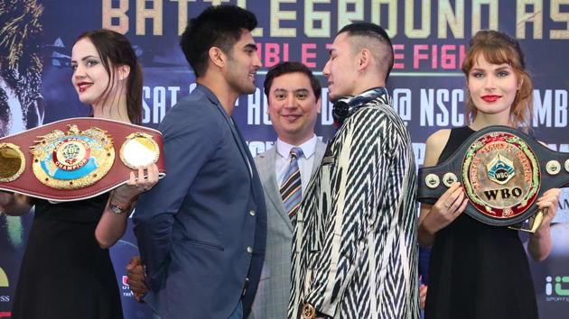 VijenderSingh will face Zulpikar Maimaitiali in the bout slated for August 5.(HT Photo)