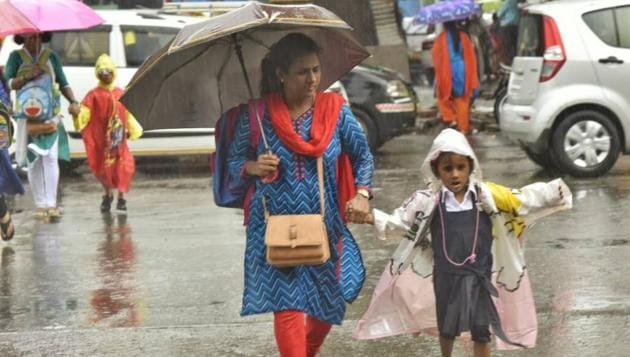 People had to wade through waterlogged streets across Mumbai. (In pic) A child with her mother at Shivaji Park, Dadar. (Anshuman Poyrekar/HT) People had to wade through waterlogged streets across Mumbai. (In pic) A child with her mother at Shivaji Park, Dadar. (Anshuman Poyrekar/HT)