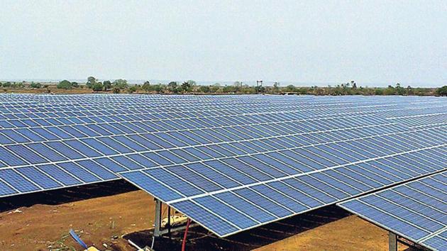 Particulate matter and dust in the air can decrease solar power production by as much as 17% in India, new report says.(HT File Photo)