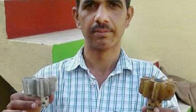 A man shows the remains of mortar shells fired by Pakistan at Line of Control (LoC) in Noweshra sector of Rajouri district on Sunday.(PTI) A man shows the remains of mortar shells fired by Pakistan at Line of Control (LoC) in Noweshra sector of Rajouri district on Sunday.(PTI)