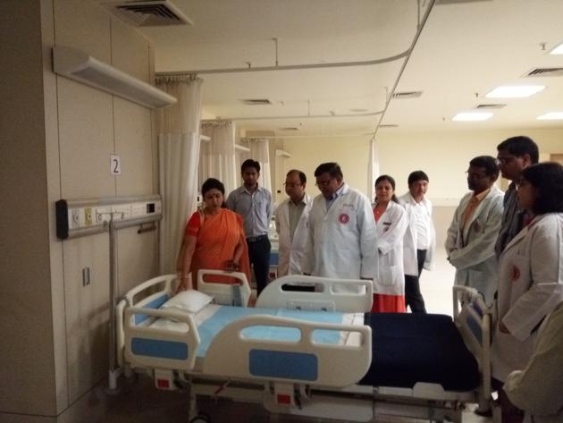 Anita Bhatnagar Jain, additional chief secretary of medical education in UP, inspects the Super Specialty Child PGI Hospital in Noida’s Sector 30 on Tuesday. (HT PHOTO) Anita Bhatnagar Jain, additional chief secretary of medical education in UP, inspects the Super Specialty Child PGI Hospital in Noida’s Sector 30 on Tuesday. (HT PHOTO)