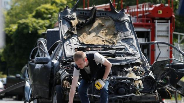 An investigator works at the scene of a car bomb explosion which killed Maksim Shapoval, a high-ranking official involved in military intelligence, in Kiev, Ukraine.(Reuters Photo)