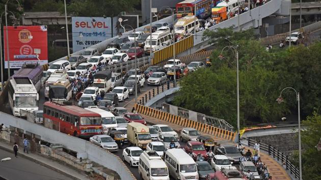 Pune has around 40 flyovers, but the city isn’t moving in solving its traffic problem.(Pratham Gokhale/ HT Photo)