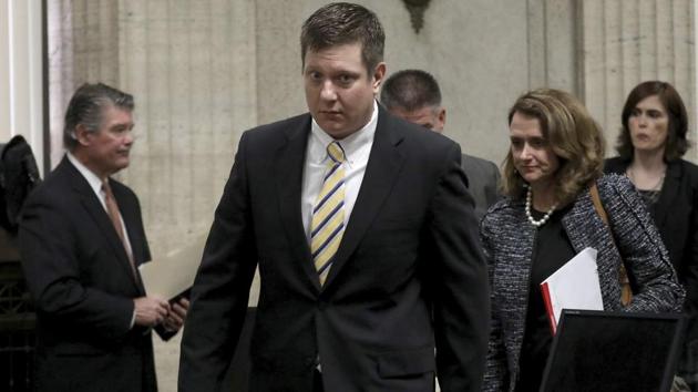 Chicago police officer Jason Van Dyke, who is charged in the 2014 shooting death of black teenager Laquan McDonald, appears at a hearing in his case at the Leighton Criminal Courts Building in Chicago on April 20, 2017. (AP File Photo) Chicago police officer Jason Van Dyke, who is charged in the 2014 shooting death of black teenager Laquan McDonald, appears at a hearing in his case at the Leighton Criminal Courts Building in Chicago on April 20, 2017. (AP File Photo)