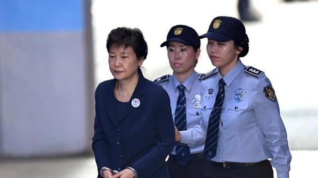 South Korea's ousted leader Park Geun-hye arrives at the Seoul Central District Court for her trial over a corruption scandal. (REUTERS Photo)
