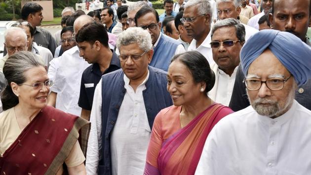 Opposition presidential candidate Meira Kumar along with Congress president Sonia Gandhi, former PM Manmohan Singh and other party leaders poses for a photograph before filling her nomination papers at Parliament House in New Delhi.(Ajay Aggarwal/HT Photo)