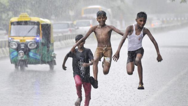 The rain was a cause of cheer among residents as it brought them much-needed relief from the high temperatures of the past few days. (Sunil Ghosh/HT Photo) The rain was a cause of cheer among residents as it brought them much-needed relief from the high temperatures of the past few days. (Sunil Ghosh/HT Photo)