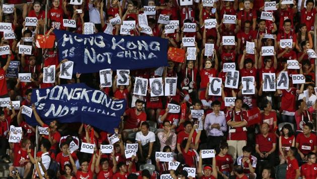 Negotiations over the future of Hong Kong took years before a treaty was signed in 1984 to return the territory at midnight on June 30, 1997. More than 4,000 PLA troops crossed the border into Hong Kong. (Bobby Yip / Reuters) Negotiations over the future of Hong Kong took years before a treaty was signed in 1984 to return the territory at midnight on June 30, 1997. More than 4,000 PLA troops crossed the border into Hong Kong. (Bobby Yip / Reuters)