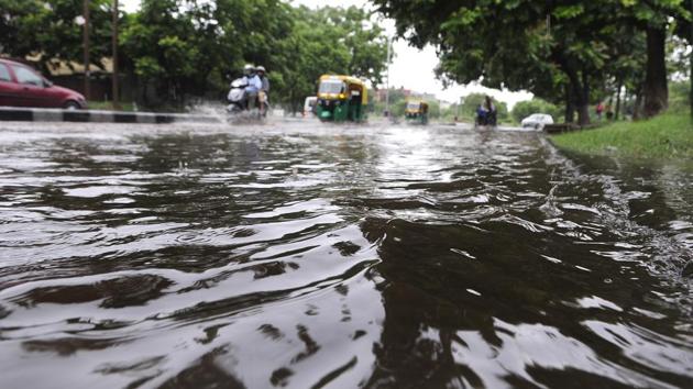 The dengue cases in Chandigarh have been on the rise, going from 13 in 2014 to 856 in 2016.(HT Photo)