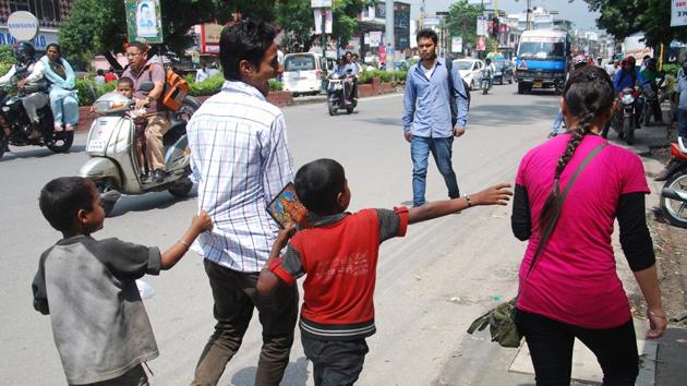 Child beggars in Dehradun seeking alms. (HT File) Child beggars in Dehradun seeking alms. (HT File)