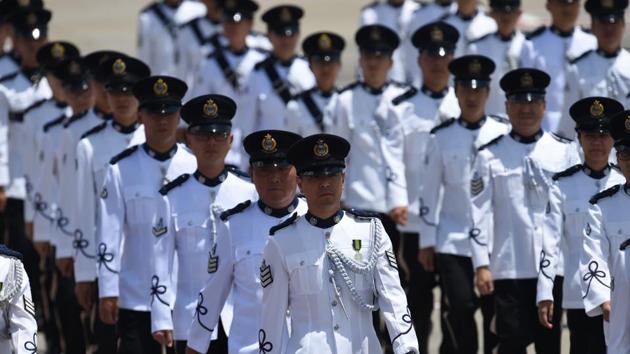 Military personnel march on the tarmac ahead of the arrival of China's President Xi Jinping at Hong Kong's international airport on June 29, 2017. (AFP Photo) Military personnel march on the tarmac ahead of the arrival of China's President Xi Jinping at Hong Kong's international airport on June 29, 2017. (AFP Photo)