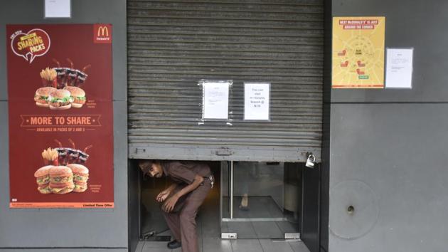 McDonald's outlet being shut down in New Delhi on Thursday.(Ravi Choudhary/HT Photo)