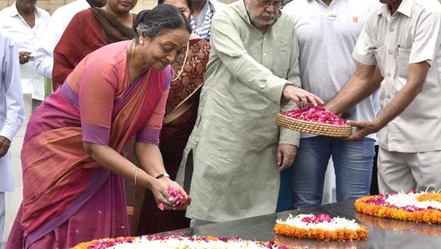 UPA presidential candidate Meira Kumar paid floral tributes to Father of the Nation Mahatma Gandhi at Rajghat before filing her nomination in New Delhi on June 28, 2017. (Arvind Yadav/HT Photo) UPA presidential candidate Meira Kumar paid floral tributes to Father of the Nation Mahatma Gandhi at Rajghat before filing her nomination in New Delhi on June 28, 2017. (Arvind Yadav/HT Photo)