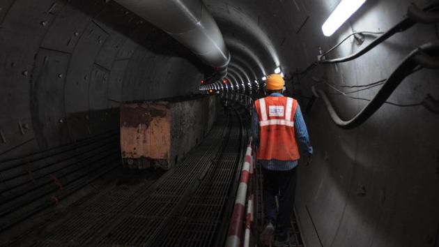 A metro worker walks down the serpentine tunnel which eventually passes under the city’s iconic Hazratganj shopping district. (Subhankar Chakraborty/HT Photo) A metro worker walks down the serpentine tunnel which eventually passes under the city’s iconic Hazratganj shopping district. (Subhankar Chakraborty/HT Photo)