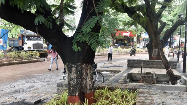 Work in progress on Tuesday in Aundh to repair roads under the smart city project to include pavements, tactiles for visually impaired and tree grates to protect trees on sidewalks.(Pratham Gokhale/HT PHOTO) Work in progress on Tuesday in Aundh to repair roads under the smart city project to include pavements, tactiles for visually impaired and tree grates to protect trees on sidewalks.(Pratham Gokhale/HT PHOTO)