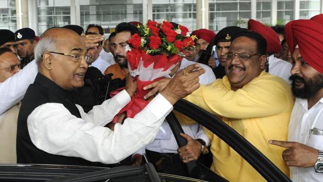 NDA presidential candidate Ramnath Kovind arrives in Chandigarh on Thursday to seek support from Haryana and Punjab legislators. (Keshav Singh/HT) NDA presidential candidate Ramnath Kovind arrives in Chandigarh on Thursday to seek support from Haryana and Punjab legislators. (Keshav Singh/HT)