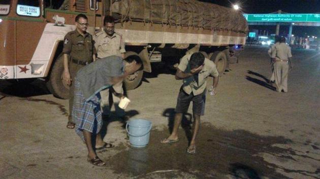 For the past one month, police in the state have been patrolling the accident-prone highway cutting through the state and connecting Kolkata with Chennai with mugs of water and cups of hot tea.(File)