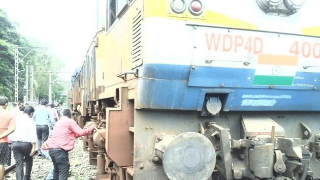 The derailed engine. (HT) The derailed engine. (HT)