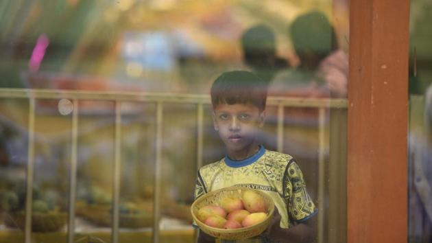 The event also has chefs present at the venue demonstrating innovative recipes using mangoes. (Raj K Raj/HT PHOTO) The event also has chefs present at the venue demonstrating innovative recipes using mangoes. (Raj K Raj/HT PHOTO)