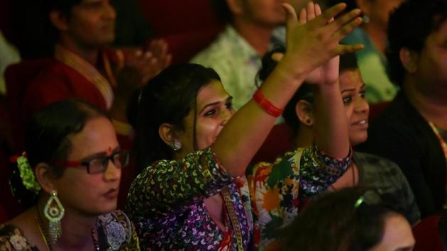 The hall was packed for Saturday’s event , which was held to raise funds for the community.  (Anshuman Poyrekar/HT Photo) 