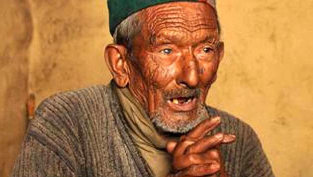 Shyam Saran Negi was the first voter in India. (HT Photo) Shyam Saran Negi was the first voter in India. (HT Photo)