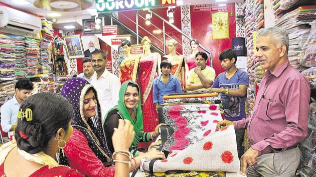 In Gurgaon Sadar Bazar Traders Give Mixed Response To Gst Hindustan Times Saree is one outfit which can be worn in multiple ways. in gurgaon sadar bazar traders give