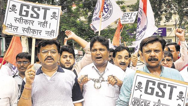 Traders in Lucknow protest against GST which came into effect from July 1 midnight.(Subhankar Chakraborty/HT PHOTO)