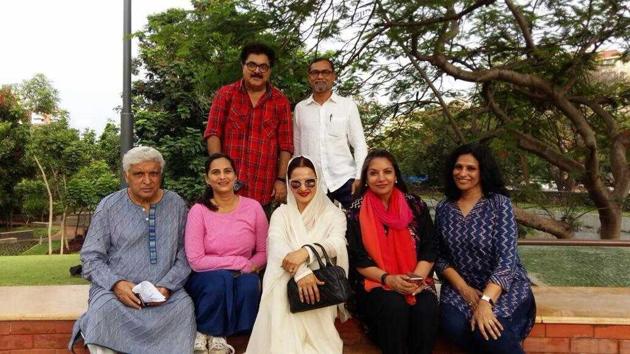 (From left) Lyricist Javed Akhtar, group members Sangeeta Bajpai, Ashok Pandit, Bollywood actress Rekha, architect PK Das, actress Shabana Azmi and Hema Shankar, another group member. (HT) (From left) Lyricist Javed Akhtar, group members Sangeeta Bajpai, Ashok Pandit, Bollywood actress Rekha, architect PK Das, actress Shabana Azmi and Hema Shankar, another group member. (HT)