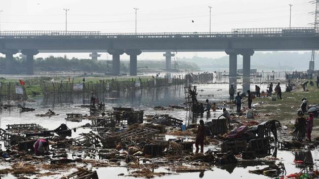 According to the 2011 census, around 60% of Delhi’s households have water closets and nearly 30% of the households have septic tanks and pits. But where does the waste go from these tanks and pits? The Yamuna, of course.(AFP) According to the 2011 census, around 60% of Delhi’s households have water closets and nearly 30% of the households have septic tanks and pits. But where does the waste go from these tanks and pits? The Yamuna, of course.(AFP)