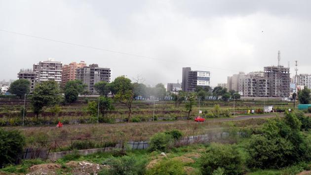Maharashtra Pollution Control Board (MPCB) has filed criminal complaints against 80 mega projects in Pune for violation of environment norms.(HT Photo) Maharashtra Pollution Control Board (MPCB) has filed criminal complaints against 80 mega projects in Pune for violation of environment norms.(HT Photo)