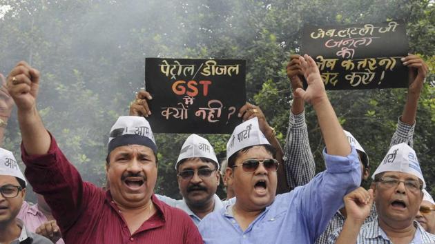 Patna: Aam Aadmi Party (AAP) activists shout anti Finance Minister Arun Jaitley slogans during a protest against GST (Goods Service Tax) in Patna on Saturday. (PTI) Patna: Aam Aadmi Party (AAP) activists shout anti Finance Minister Arun Jaitley slogans during a protest against GST (Goods Service Tax) in Patna on Saturday. (PTI)