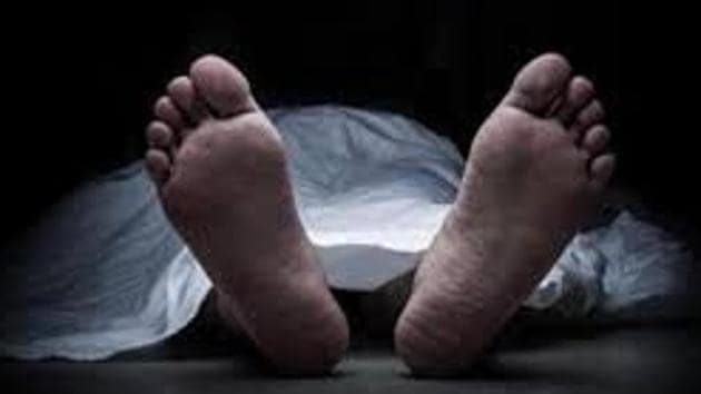 The incident occurred at around 9.30 pm at room no 50 in BDD chawl located on Dahiwalkar Buva Marg at Naingaon. (HT File Photo) The incident occurred at around 9.30 pm at room no 50 in BDD chawl located on Dahiwalkar Buva Marg at Naingaon. (HT File Photo)