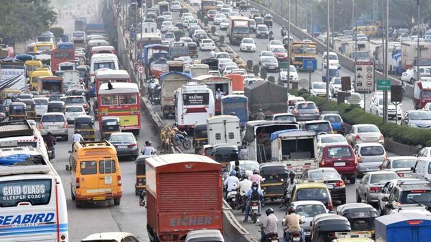 The state government currently levies one-time tax on vehicles ranging from 8% to 20% on bikes and 9% to 20% on cars.(HT FILE PHOTO)