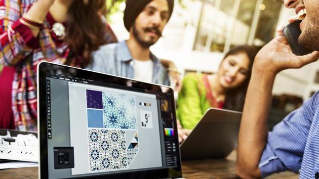 Having a good friend at work makes a difference in employee satisfaction, loyalty and productivity.(Shutterstock)