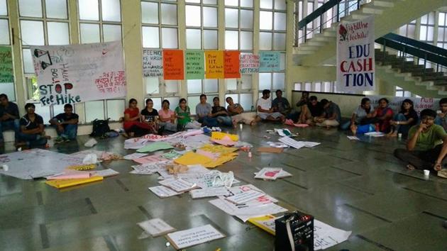 The protesting student at IIT-B campus. (HT) The protesting student at IIT-B campus. (HT)
