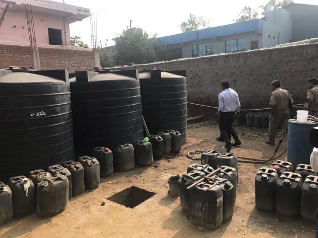 The move comes after the district magistrate directed the officials to conduct checks and raids in order to stop illegal sale of acid. (HT PHOTO) The move comes after the district magistrate directed the officials to conduct checks and raids in order to stop illegal sale of acid. (HT PHOTO)