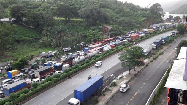 An aerial view of the traffic snarl. (Praful Gangurde) An aerial view of the traffic snarl. (Praful Gangurde)