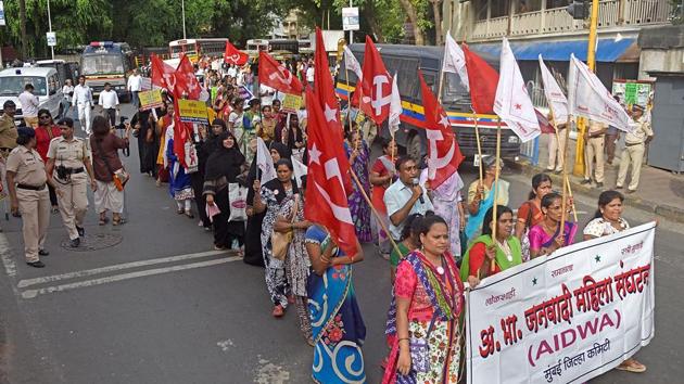 With placards and banners, protesters hollered, “Nafrat ke khilaaf insaniyat hum sab (we stand against hatred)” while marching to Chaitya Bhoomi, Dr BR Ambedkar’s memorial. The rally continued here with songs, speeches and poetry. (Pratik Chorge/HT Photo)