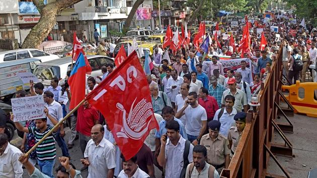 Members of trade unions and social organisations like Bharatiya Muslim Mahila Andolan, Indian Muslim for Secular Democracy and Ghar Bachao Ghar Banao Andolan also took part in the rally. (Pratik Chorge/HT Photo)