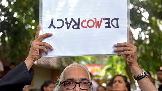 More than 200 activists and citizens took part in the second phase of the hate crime protests, #NotInMyName, at Veer Kotwal Garden in Dadar (west) on Monday. (Pratik Chorge/HT Photo)