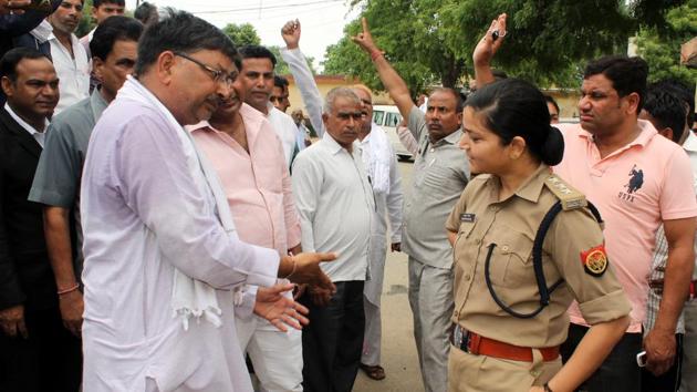 Police officer Shrestha Thakur stands her ground against BJP protesters at the district court compound in Bulandshahr. (HT File Photo) Police officer Shrestha Thakur stands her ground against BJP protesters at the district court compound in Bulandshahr. (HT File Photo)