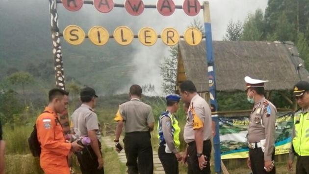 Police officers and a rescuer stand at a path leading to Sileri Crater after it erupted in Dieng, Central Java, Indonesia, Sunday, July 2, 2017. The crater at Dieng Plateau spewed cold lava, mud and ash as high as 50 meters (164 feet) into the sky when it erupted, injuring number of tourists. (AP Photo) Police officers and a rescuer stand at a path leading to Sileri Crater after it erupted in Dieng, Central Java, Indonesia, Sunday, July 2, 2017. The crater at Dieng Plateau spewed cold lava, mud and ash as high as 50 meters (164 feet) into the sky when it erupted, injuring number of tourists. (AP Photo)